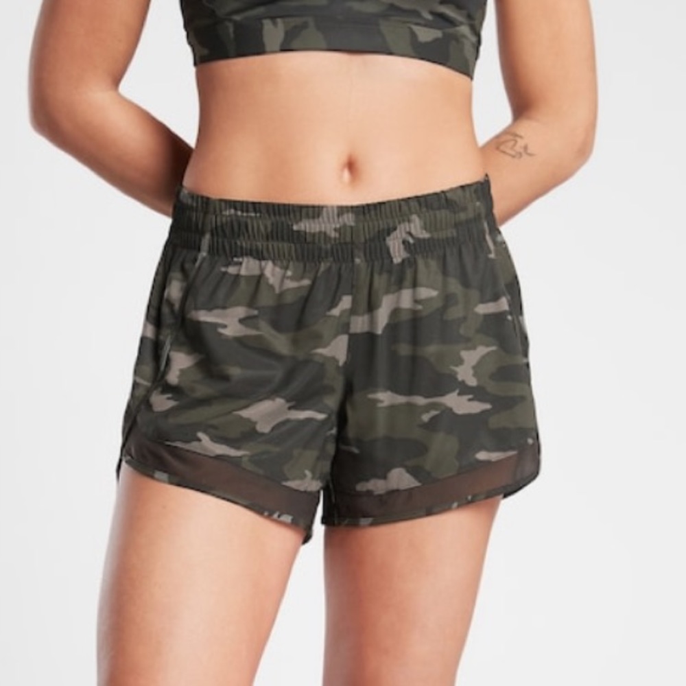Athleta Mesh Racer Run Short 4" (green camo) M